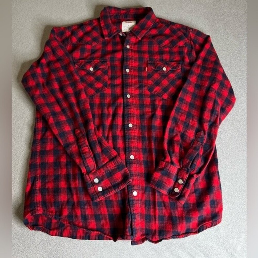 Men's Levi's Red and Black Plaid Flannel Button-up Shirt Size Medium